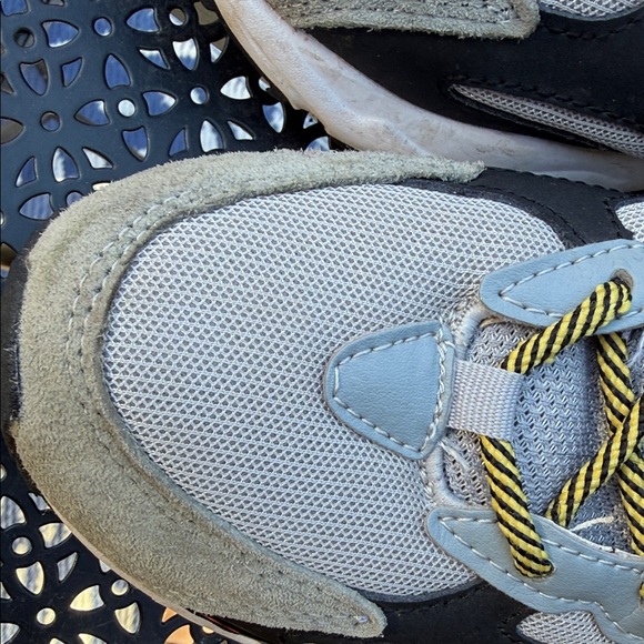 Fila Black and Gray Sneakers with Yellow Accents - Picture 7 of 11